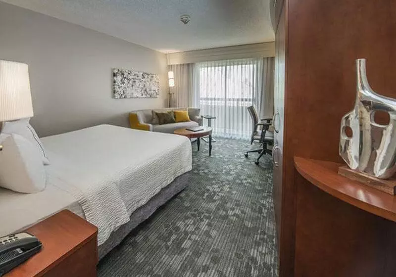 ホテル Courtyard By Marriott Montgomery Prattville