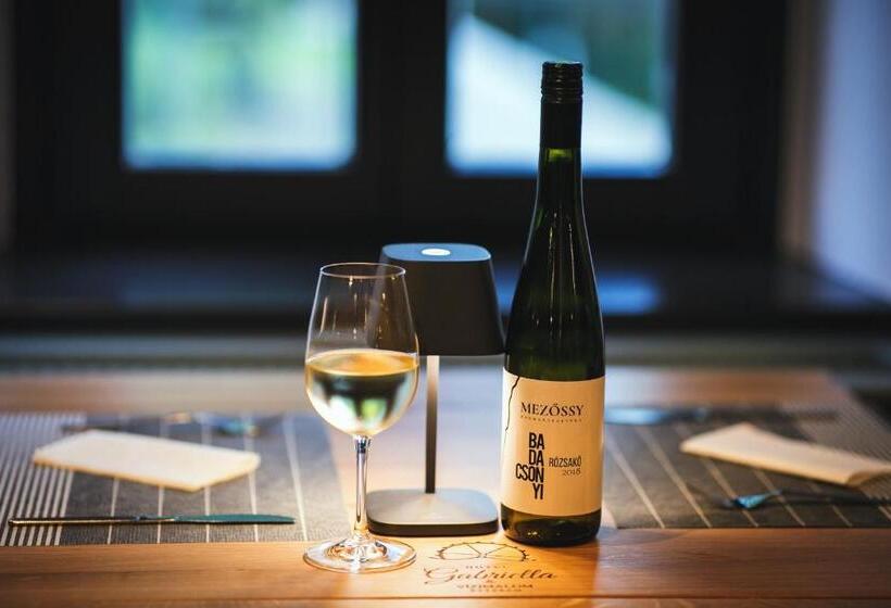 Отель Gabriella