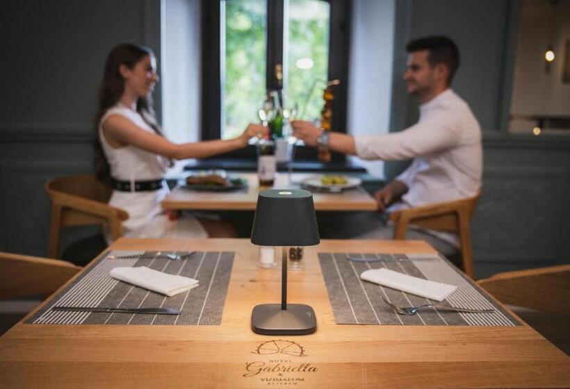 Отель Gabriella