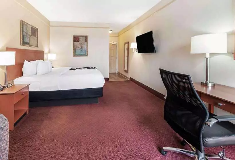 Отель La Quinta By Wyndham Hobbs