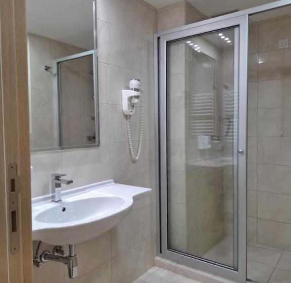 هتل Monogram Park