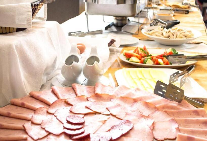 هتل Monogram Park