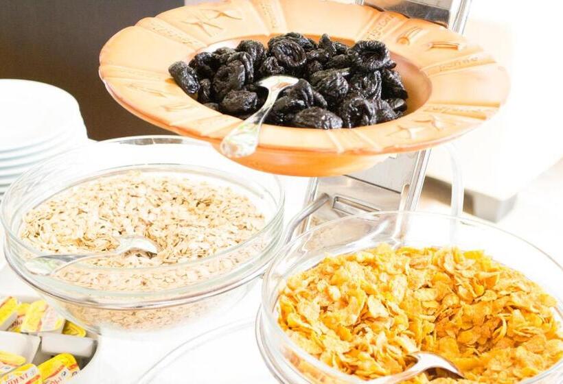 هتل Monogram Park