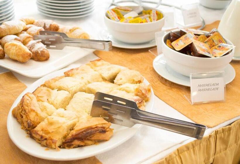 هتل Monogram Park