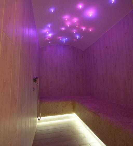 هتل Monogram Park