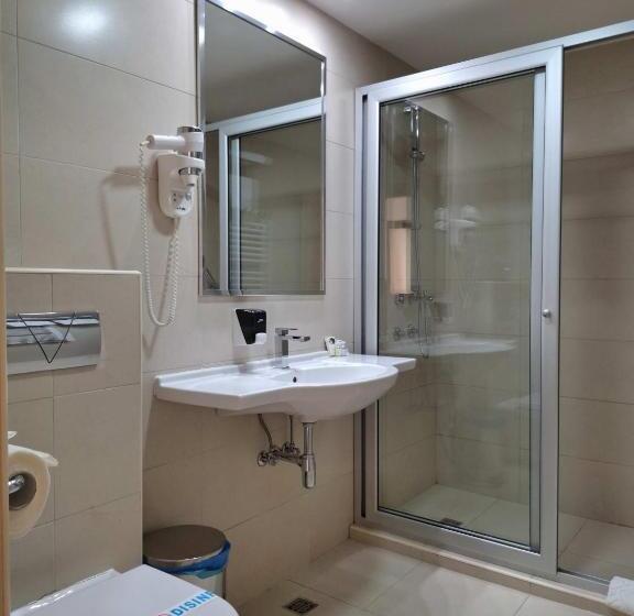 هتل Monogram Park