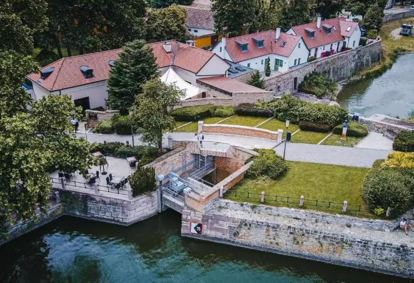 Hotelli Platan Udvarhaz