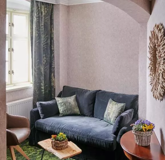 Hotelli Platan Udvarhaz