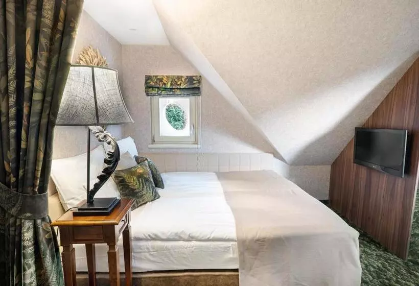 Hotelli Platan Udvarhaz