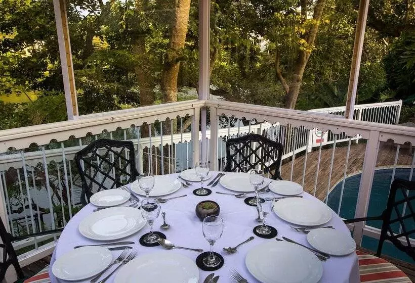 ホテル Quarry Lake Inn