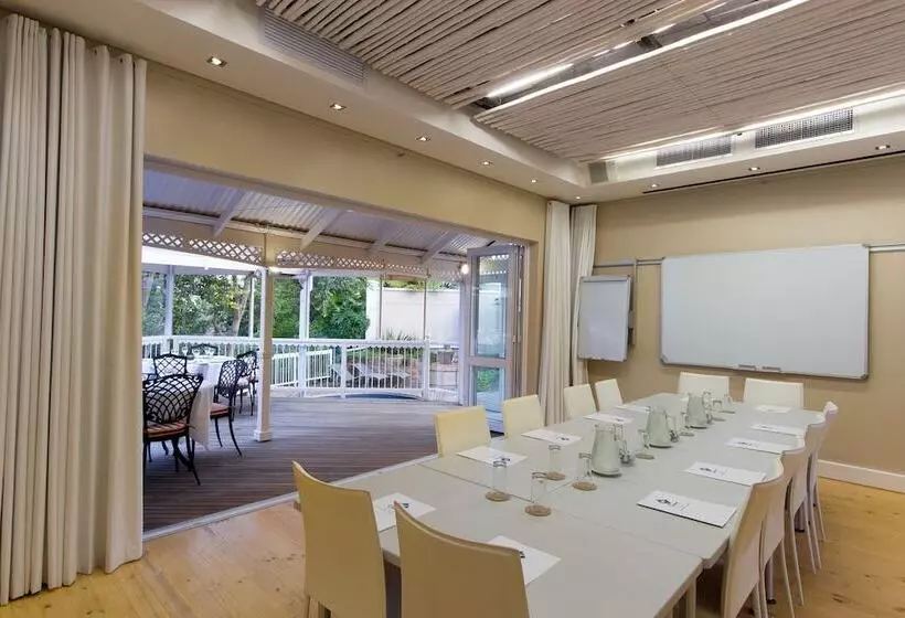 ホテル Quarry Lake Inn