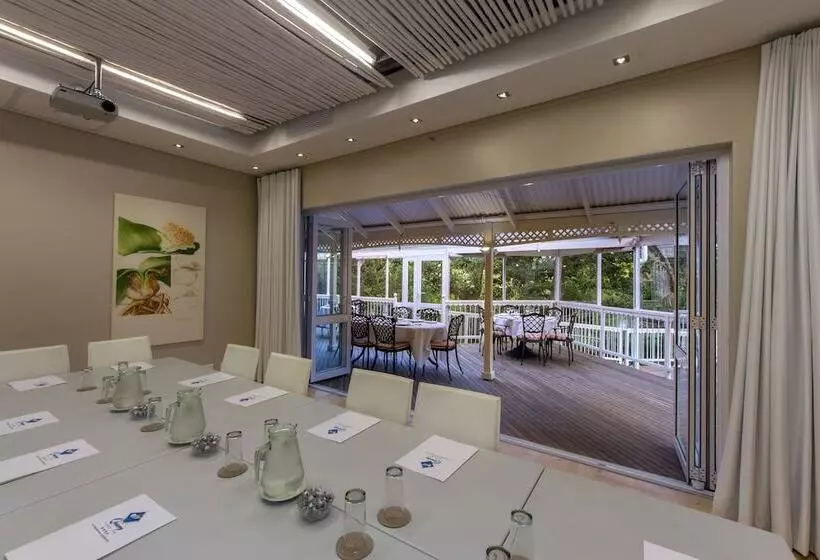 ホテル Quarry Lake Inn