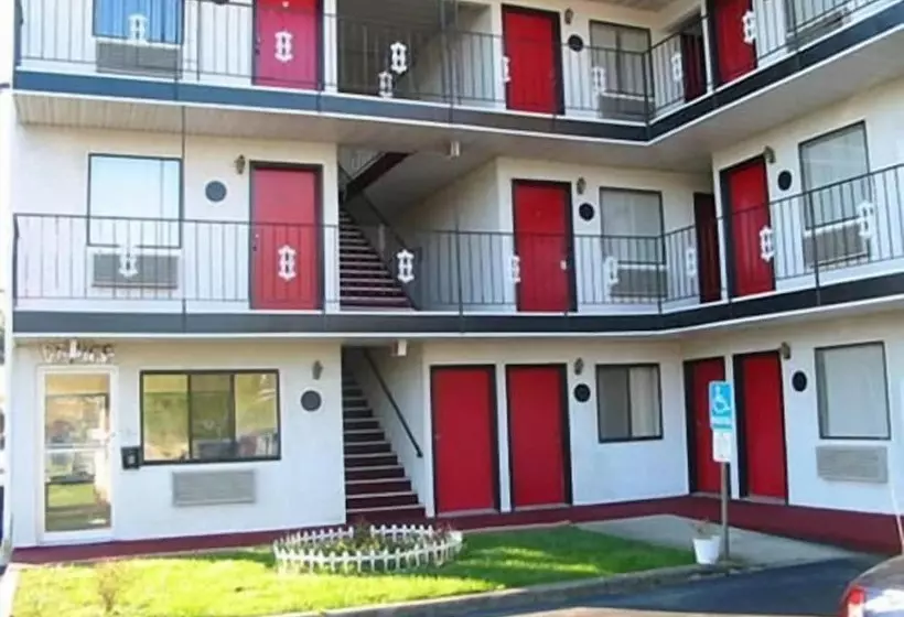 ホテル Red Carpet Inn Williamstown