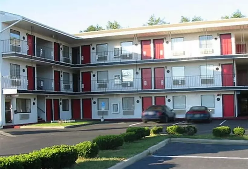 ホテル Red Carpet Inn Williamstown