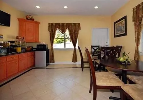 Отель Scottish Inns And Suites Alvin