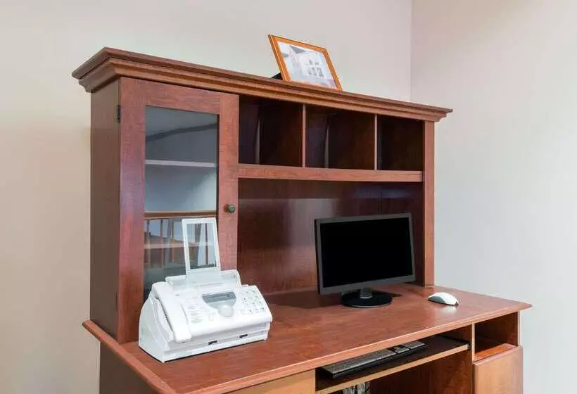 호텔 Super 8 By Wyndham Harrisburg Hershey North