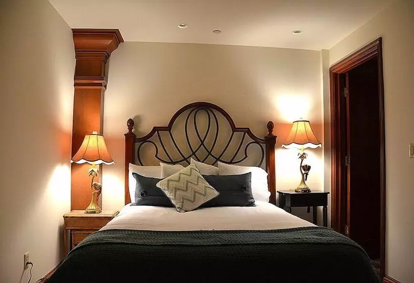 Отель The Flanders