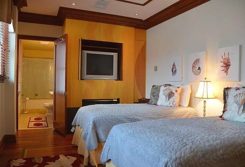 Отель The Flanders