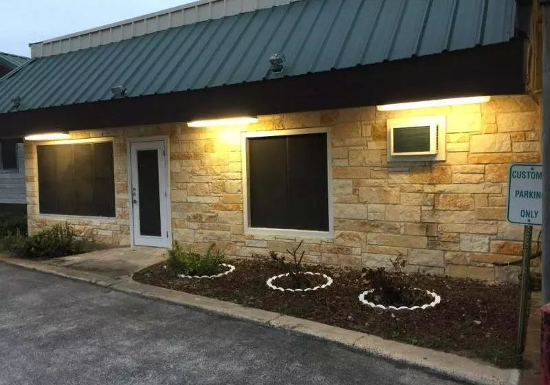 Motel Knights Inn George West