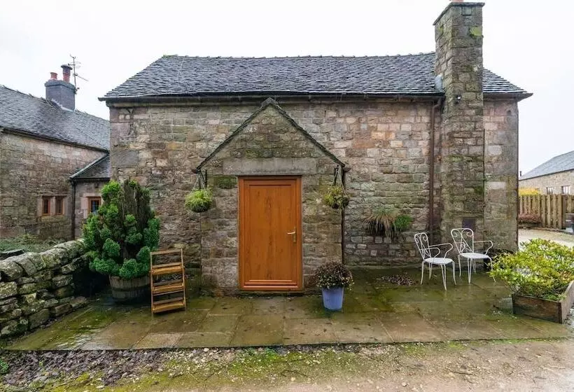 Beautiful Luxury Cottage On Lake Side, England