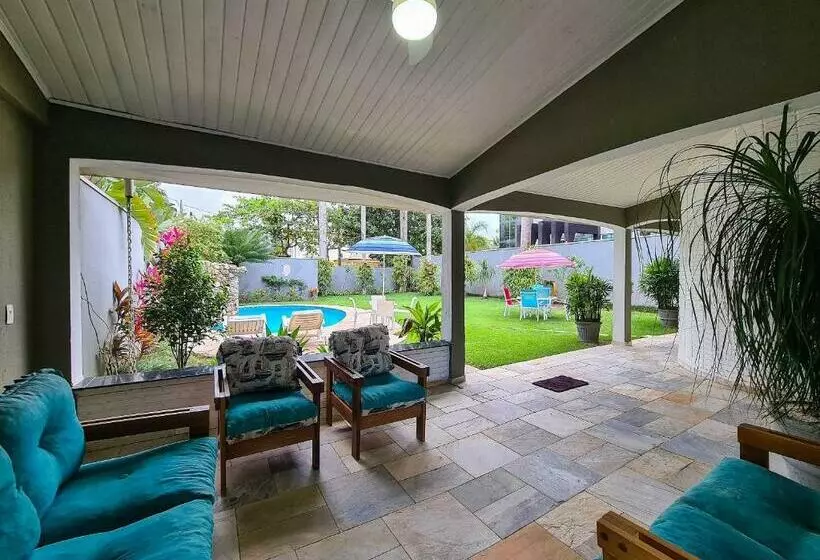Casa Com Gramado E Piscina Próximo à Praia Riviera
