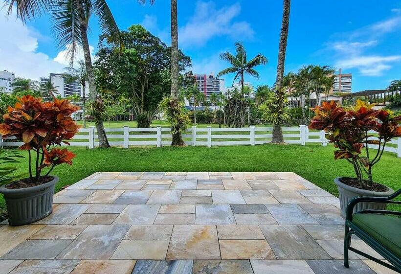 Casa Com Gramado E Piscina Próximo à Praia Riviera