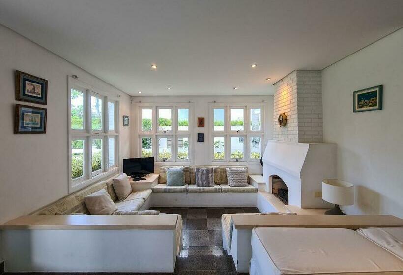 Casa Com Gramado E Piscina Próximo à Praia Riviera