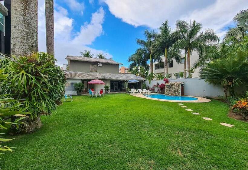 Casa Com Gramado E Piscina Próximo à Praia Riviera