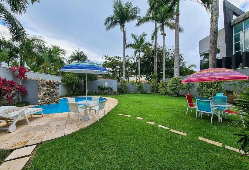 Casa Com Gramado E Piscina Próximo à Praia Riviera