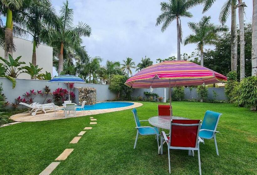 Casa Com Gramado E Piscina Próximo à Praia Riviera