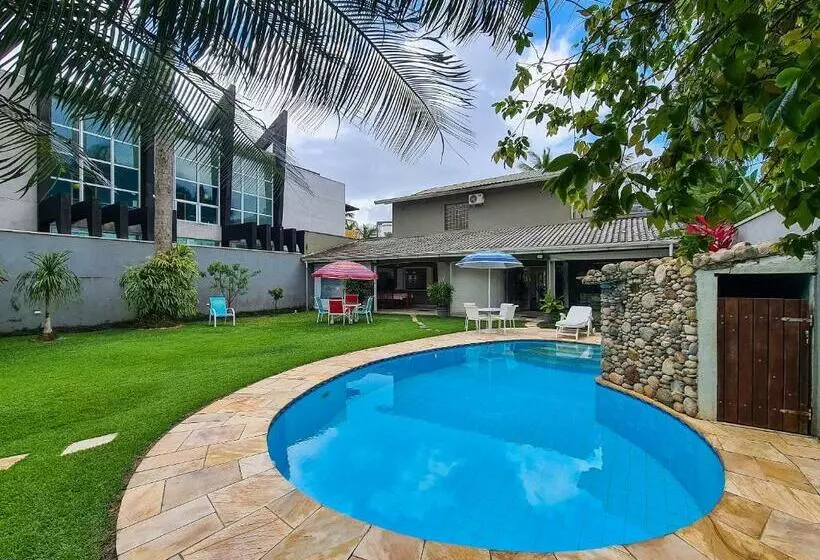 Casa Com Gramado E Piscina Próximo à Praia Riviera