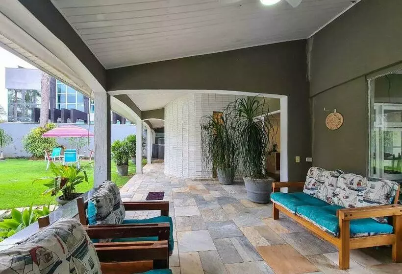 Casa Com Gramado E Piscina Próximo à Praia Riviera