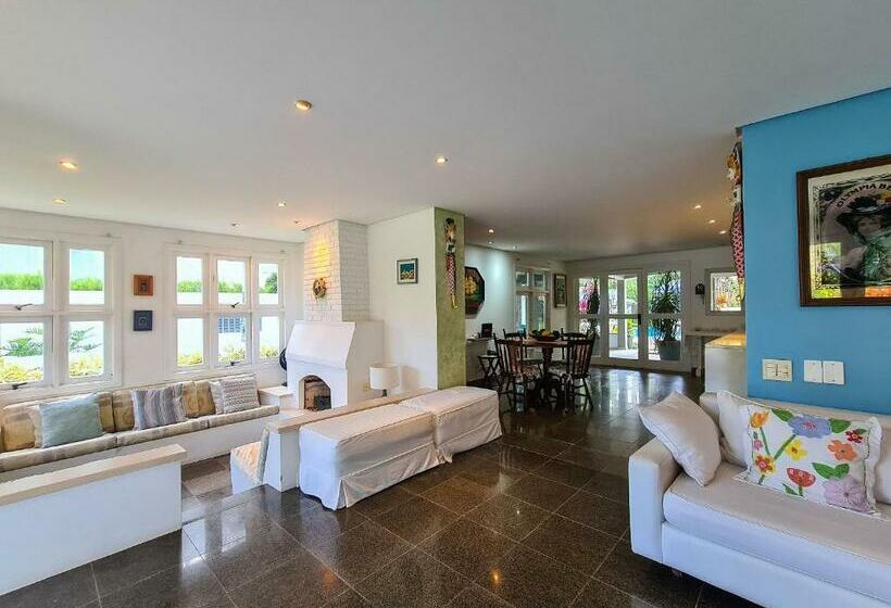 Casa Com Gramado E Piscina Próximo à Praia Riviera