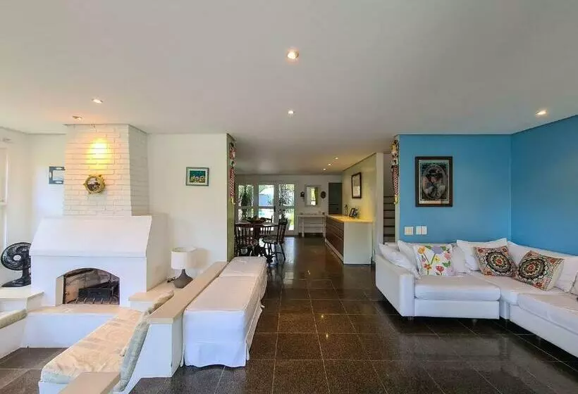 Casa Com Gramado E Piscina Próximo à Praia Riviera