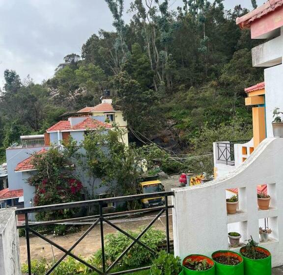 Misty Villa   Kitchen, Free Wifi, Pvt Garden, 3bhk Villa