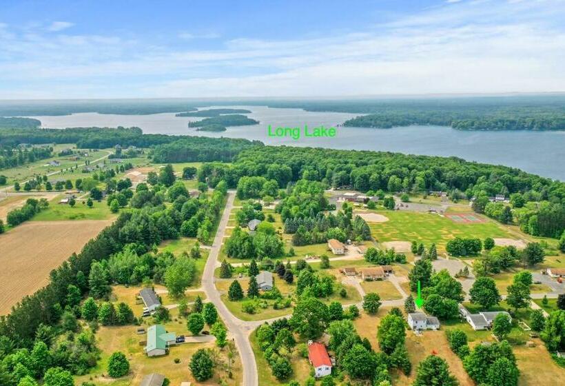 Long Lake Retreat Hot Tub, Pool Table, Firepit