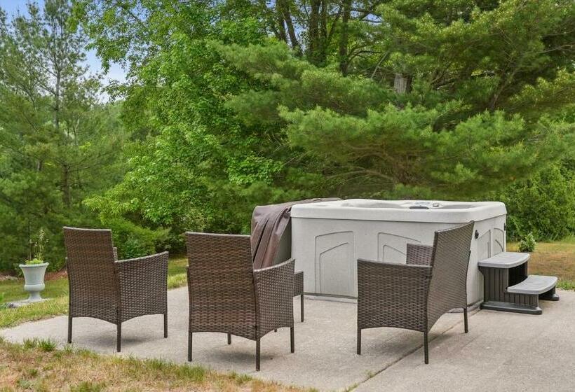 Long Lake Retreat Hot Tub, Pool Table, Firepit