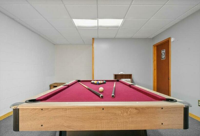 Long Lake Retreat Hot Tub, Pool Table, Firepit