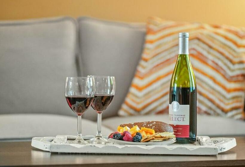 Long Lake Retreat Hot Tub, Pool Table, Firepit