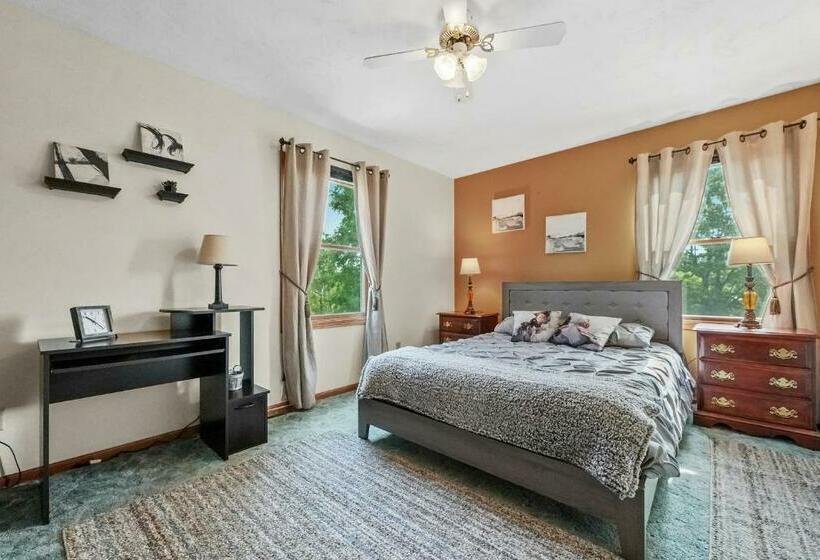 Long Lake Retreat Hot Tub, Pool Table, Firepit