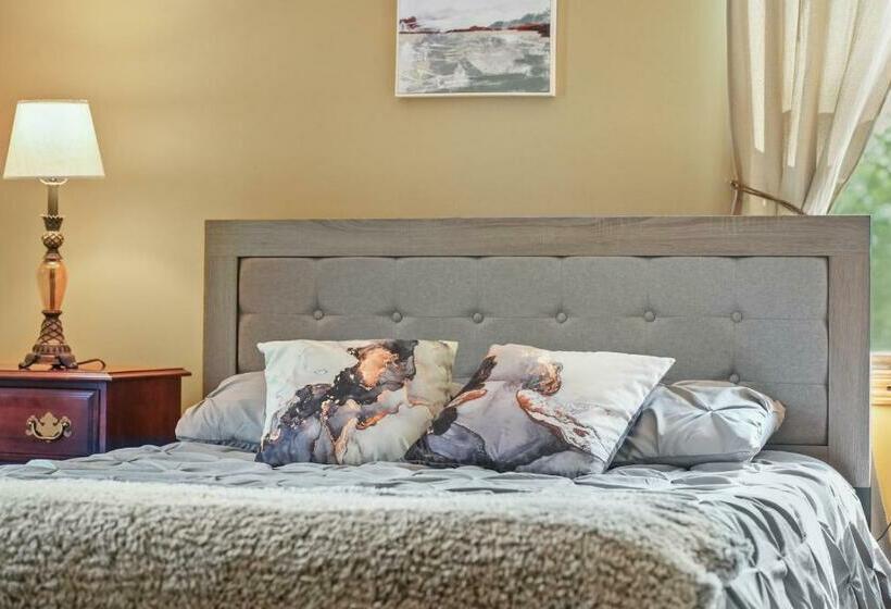 Long Lake Retreat Hot Tub, Pool Table, Firepit