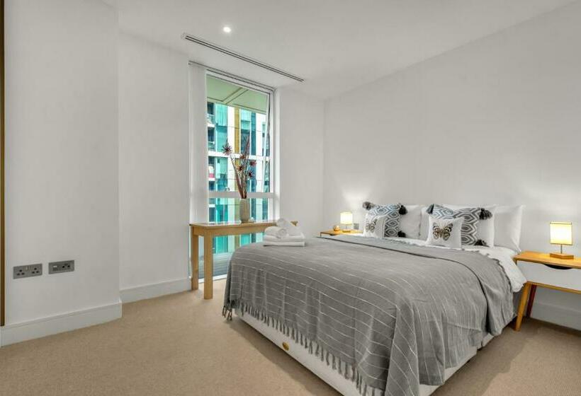 Modern 01 & 02 Bed Apartment In Canary Wharf