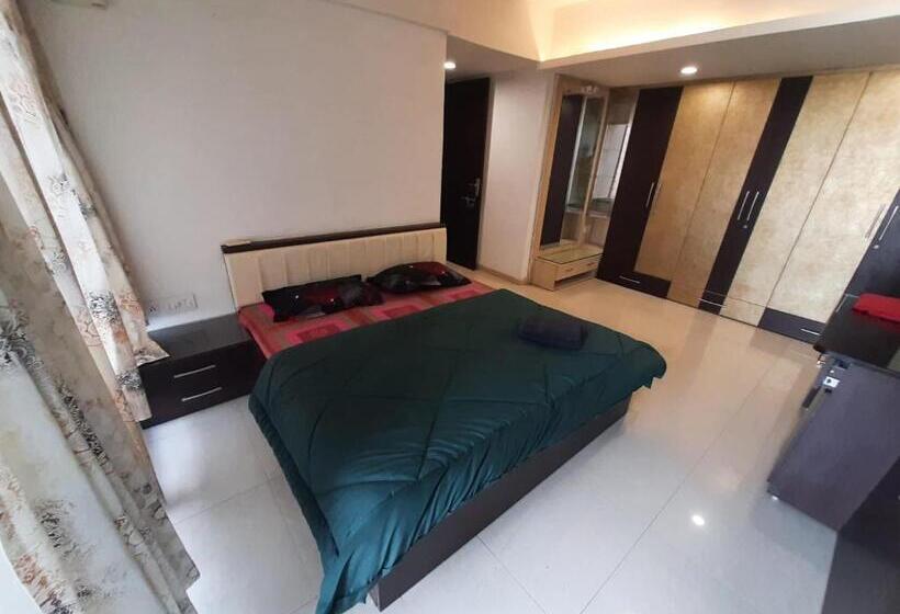 Staeg Skyline View 3bhk 1404