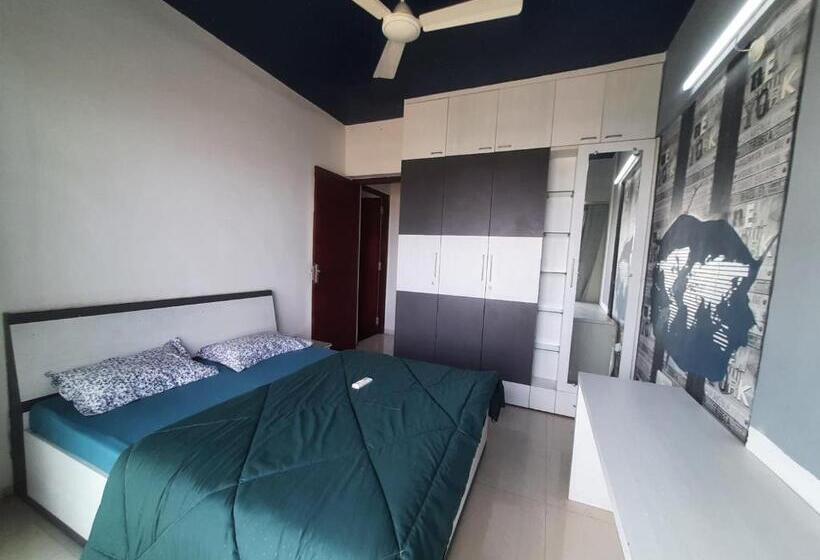 Staeg Skyline View 3bhk 1404