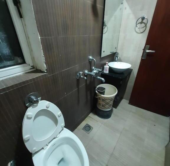 Staeg Skyline View 3bhk 1404