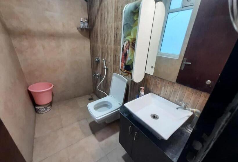 Staeg Skyline View 3bhk 1404