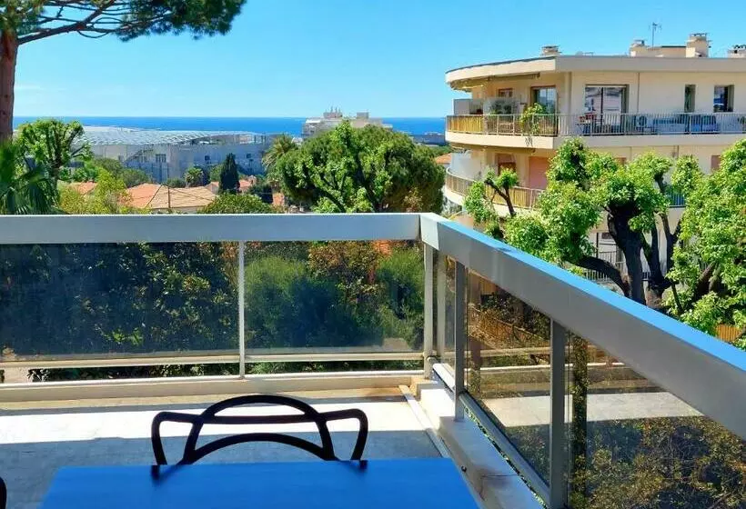 Superbe Appartement Climatisé Proche Plages, Grande Terrasse Et Parking Privé