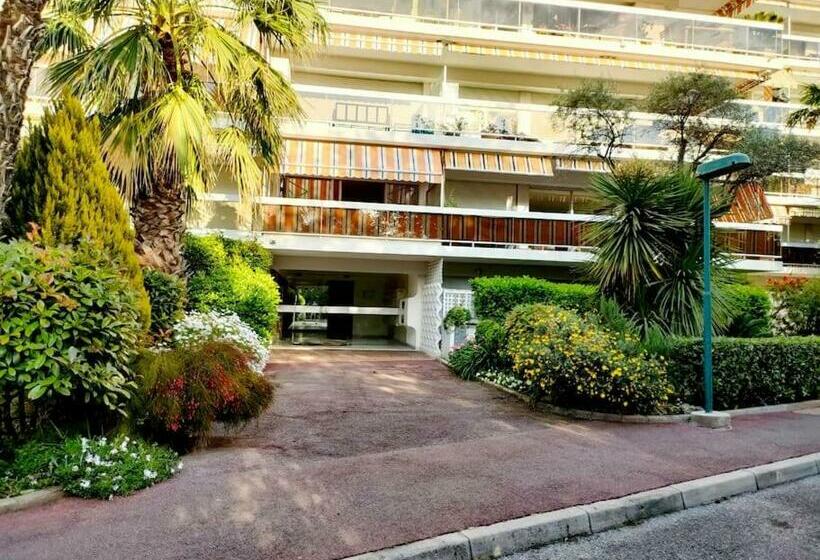 Superbe Appartement Climatisé Proche Plages, Grande Terrasse Et Parking Privé