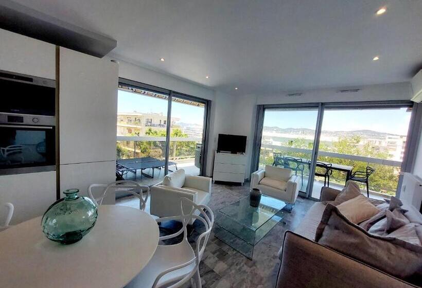 Superbe Appartement Climatisé Proche Plages, Grande Terrasse Et Parking Privé