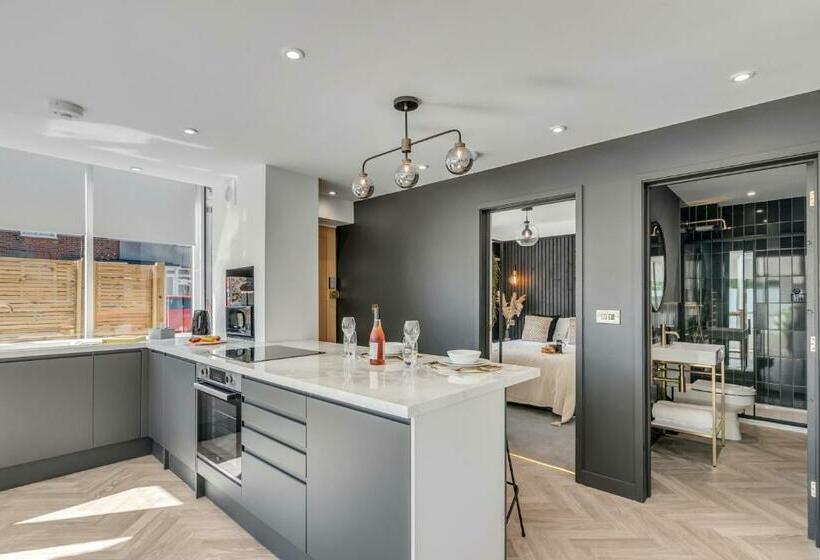 Unique Apartment With Parking / Sofa Bed